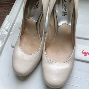 Michael Kors beige leather pumps size 8.5 in very used condition (sold as-is!)